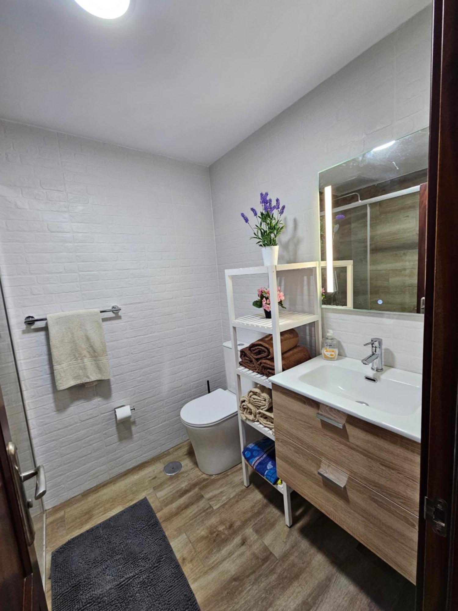 Ocean Front Cozy 2 Bedroom, 3 Beds Spacious- Netflix, Pool, Beach Lift & Fast Wifi Плая дел Инглес Екстериор снимка