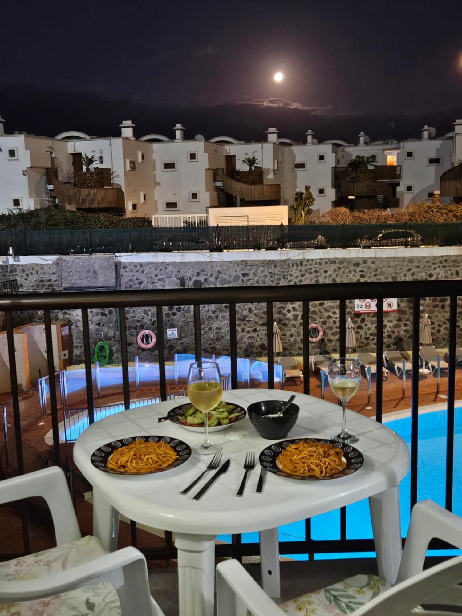 Ocean Front Cozy 2 Bedroom, 3 Beds Spacious- Netflix, Pool, Beach Lift & Fast Wifi Плая дел Инглес Екстериор снимка